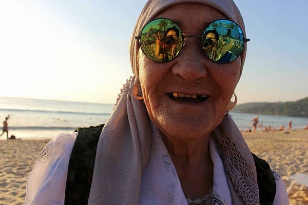 1. К определённому возрасту казахские женщины обязаны были снимать с себя большую часть украшений, оставляя лишь несколько браслетов и колец. Правда ли это?