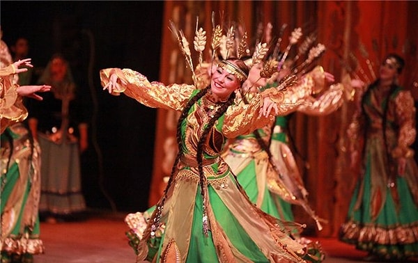 4. Название одного башкирского праздника переводится как «грачиная свадьба» и обозначает долгожданный приход весны и тепла. Этот праздник существует и по сей день, но какое название он носит?