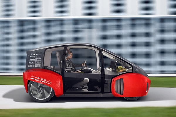 5. Швейцарская компания Rinspeed смогла удивить всех и продемонстрировала на выставке CES-2017 автомобиль Oasis.