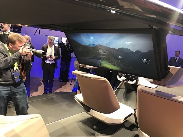 И огромный дисплей, чтобы вы могли откинуться назад и насладиться просмотром фильмов.