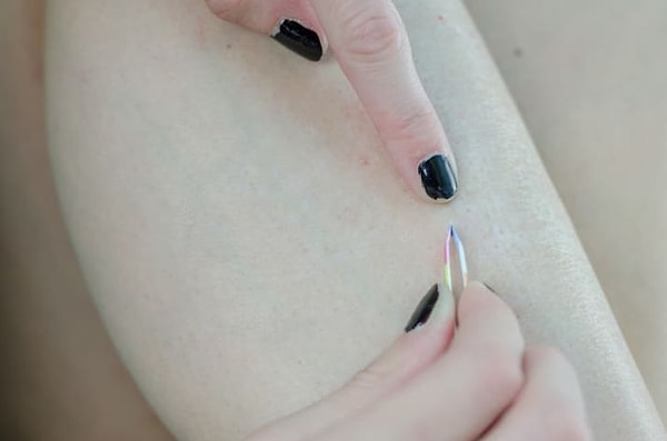 11. И мало что сравнится с тем чувством, когда с первой попытки выдергиваешь вросший волосок