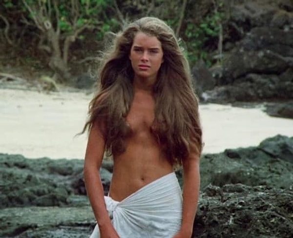 16. Признайся, что и ты любишь прикрывать грудь прядями волос, чувствуя себя при этом, как модель Playboy