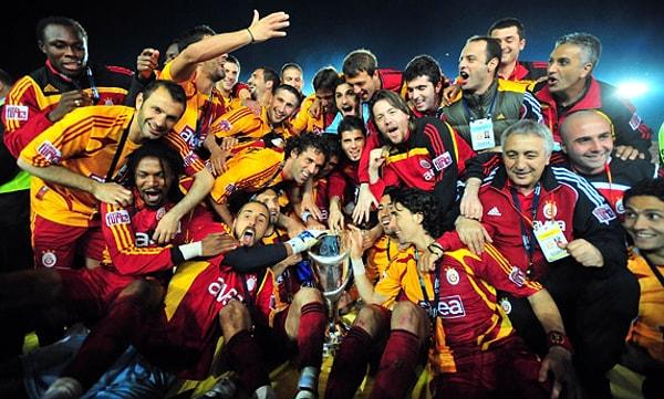 1. Galatasaray, 17. şampiyonluğunu ilan etmişti. Galatasaray'ın şimdiki şampiyonluk sayısı 20.