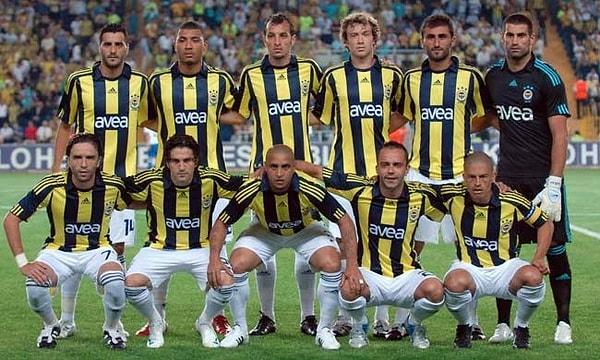 2. Fenerbahçe'nin o yıl kadrosunda bulunan birçok oyuncu futbolu bıraktı.