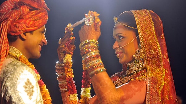 4. Знакомый нам выкуп существует в точности до наоборот: невесты платят немного денег мужчине, чтобы выйти замуж.