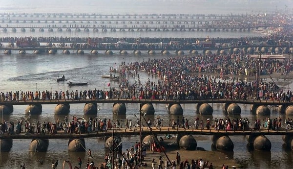 17. Фестиваль Кумбха Мела, крупнейший в мире по количеству участников, ежегодно проводится в Индии.