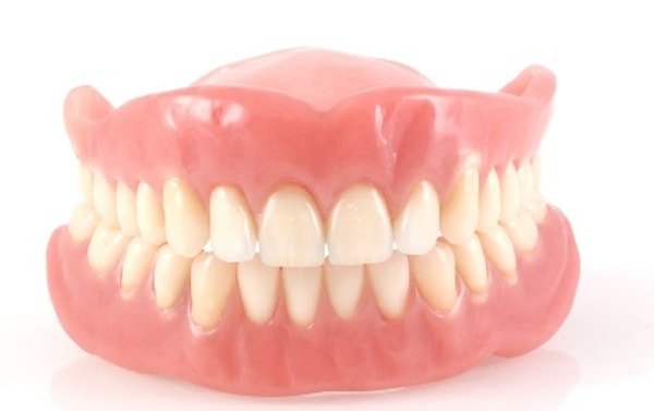 7. Вставные зубы часто обладают радиоактивностью