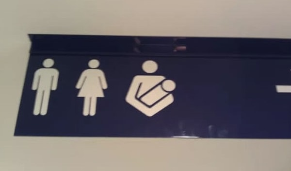 11. Прочь пошлые мысли! Это всего лишь человек с ребенком... Или нет?