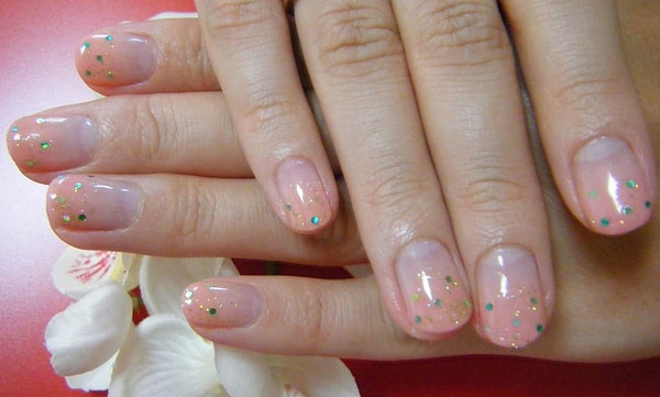 3. Делаешь для них всякие маски и другие процедуры, способствующие росту ногтей