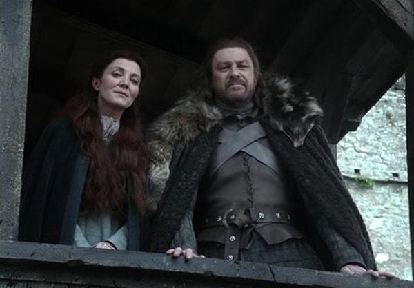 Stark’lar Tully hanedanını isyanda saflarına çekmek istedikleri için, Ned Stark normalde Brandon Stark’la evlenmesi planlanan Catelyn Tully ile evlendi.