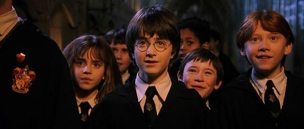 12. Harry, ilk film boyunca bir tane bile büyü yapmıyor.