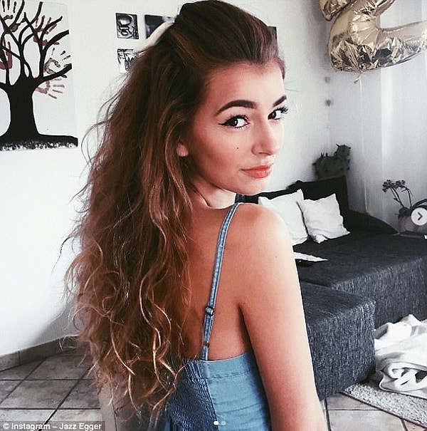 2. Джаз была шокирована, когда узнала, что две супермодели, являющиеся лицами ее агентства, также «проводят время» с богатыми мужчинами за деньги и для продвижения собственной карьеры.