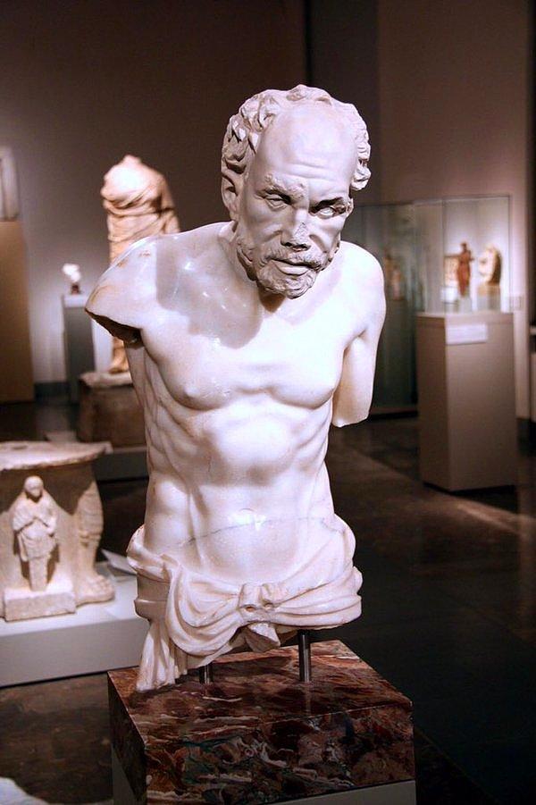 1904’te Afrodisias’tan kaçırılan heykel 112 yıldır gövdesine kavuşmayı bekliyor.