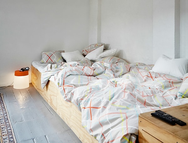 9. Вам случалось спать на нерасправленной кровати?