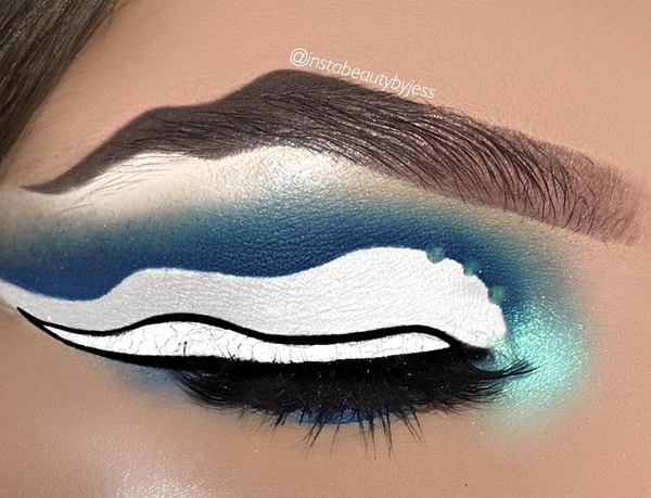 2. Конечно, можно позволить себе такие брови в качестве эксперимента или образа для фотосессии...