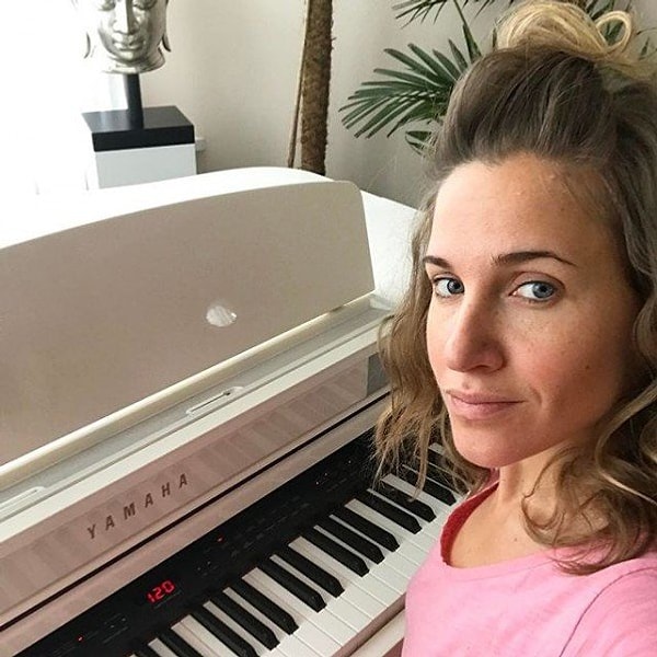 9. Юлия Ковальчук часто делится фотографиями без штукатурки в своих соцсетях