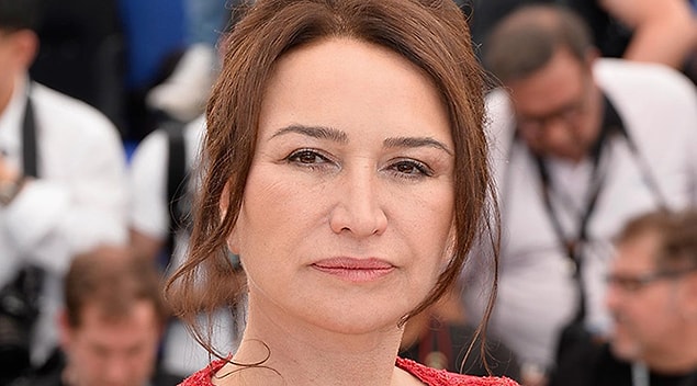 5. Demet Akbağ nereli?