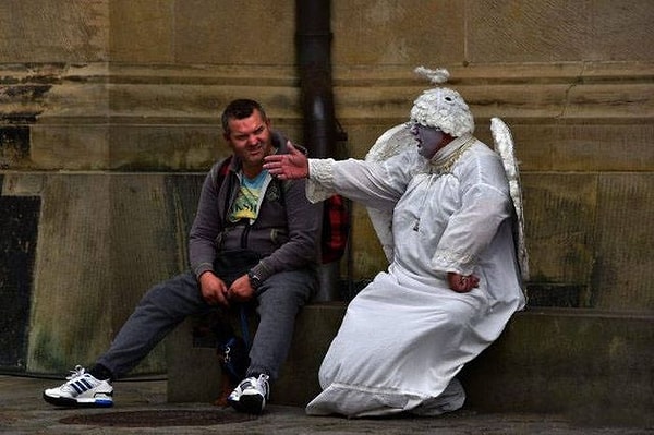 19. С другой стороны не хватает парня в красном и с рогами