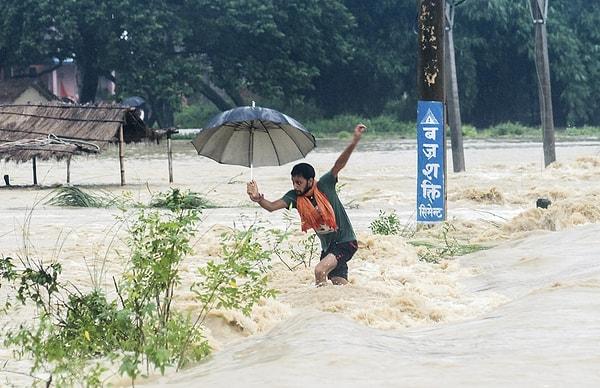 10. Nepal'de yoğun yağış 12'den fazla bölgeyi etkiledi.