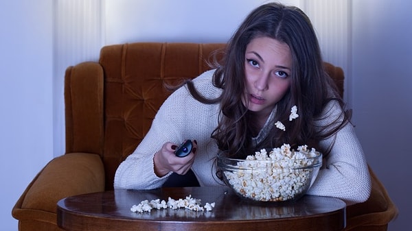 1. Смотреть телевизор