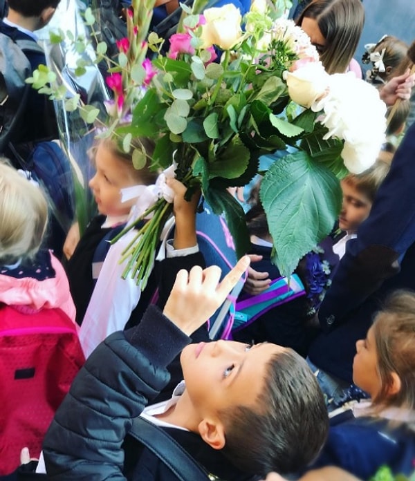 1. Сын Алены Водонаевой, Богдан. Мальчик пошел в первый класс