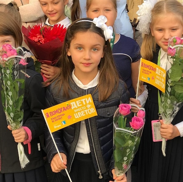 11. Дочь Басты Мария, она пошла во второй класс