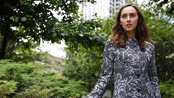 3. Но, конечно, это не единственная отрасль, которой она интересуется. Сегодня она работает над изучением черных дыр и временного пространства.