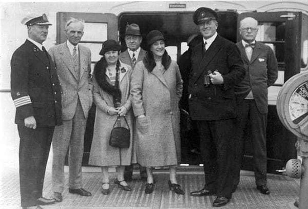 1. Ford Motor Company имела филиалы по всему миру, а немцы восхищались Фордом.