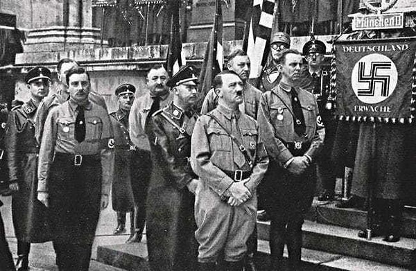 4. Адольф Гитлер упоминал Форда в «Mein Kampf», а у него на стене висел его портрет.