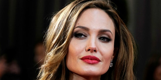 Анджелина Джоли, которую знает весь мир: жизнь звезды в фотографиях