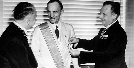 Какую помощь оказал нацистам Генри Форд