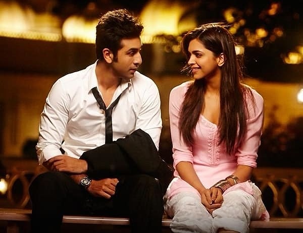 9. Банни внезапно понимает, что он влюблен в Нейну, когда она снимает очки в "Этой сумасшедшей молодежи".