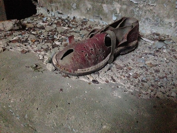 1. Напоминания о том, что в Чернобыле проходило чьё-то счастливое детство, встречаются везде...