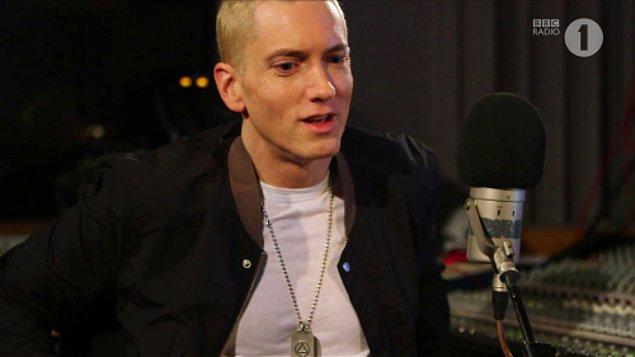 6. Eminem Bilgisayar Kullanmayı Bilmiyor