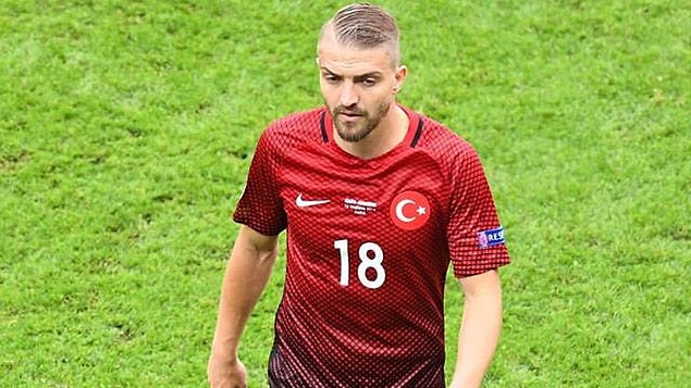 Sol bek: Caner Erkin