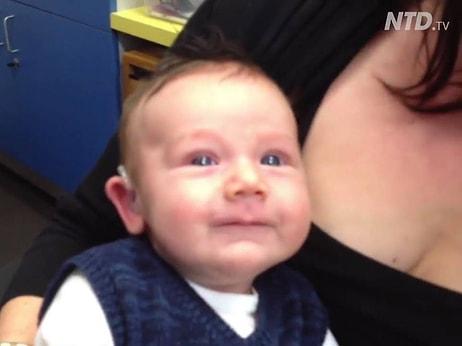 Annesinin Sesini İlk Defa Duyan İşitme Engelli Bebeğin Paha Biçilemez Tepkisi