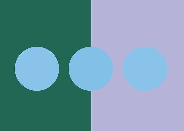 7. Какой из этих кружков слегка отличается по цвету от двух других?