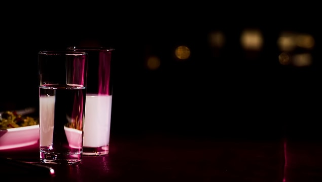 Ürünün etiket fiyatı 47.10 TL olsa da, alkolün suyla seyreltilmesi ve anason yağı ile aromalandırılması, son olarak da şeker katılması ile 70’lik rakı yaklaşık 20 TL’ye denk geliyor.