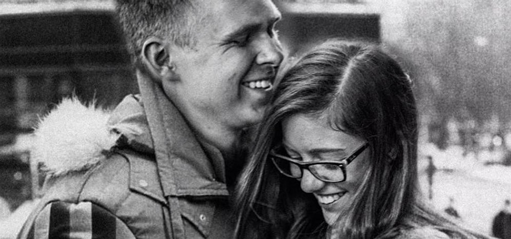 Мужчина зарезал свою жену после того, как принял слишком много лекарства от кашля