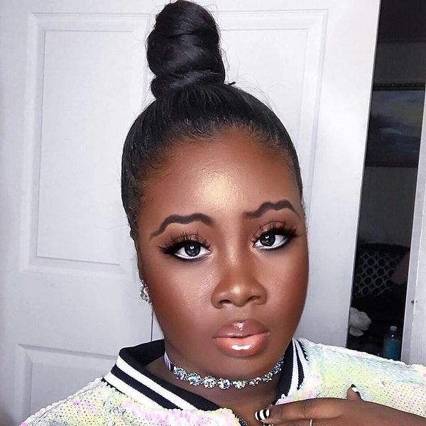 1. Недавно интернет наводнил новый бьюти-тренд под названием «волнистые брови»