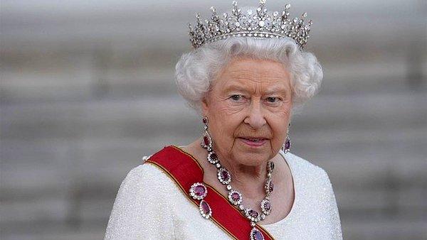7. Kraliçe II. Elizabeth, tahtta 50. yılını kutladı.