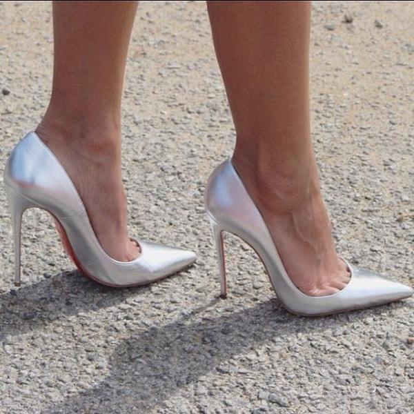 8. Estetik harikası duruşuyla her kadının sahip olmak istediği yüksek topuklu ayakkabı