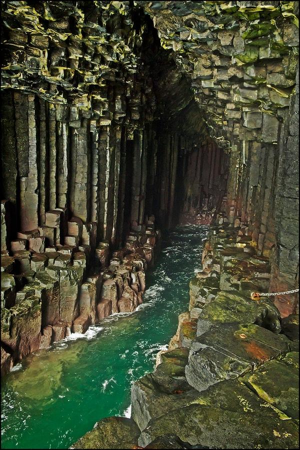 Fingal Mağarası antik çağda İrlandalılar ve İskoç Keltler arasında anlatılan birçok efsanenin konusu olmuştur.