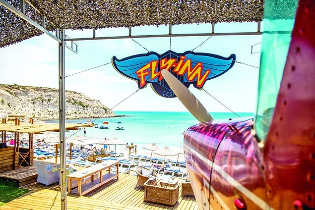 Bu Yaz Kızgın Kumlardan Serin Sulara Atlamak İçin En Çok Tercih Edilmiş 13 Beach Club Bu Yaz Kızgın Kumlardan Serin Sulara Atlamak İçin En Çok Tercih Edilmiş 13 Beach Club