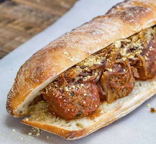 11. И на десерт у нас сэндвич с веганскими мясными шариками!👏