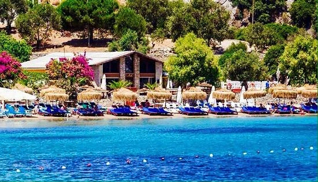 Bu Yaz Kızgın Kumlardan Serin Sulara Atlamak İçin En Çok Tercih Edilmiş 13 Beach Club Bu Yaz Kızgın Kumlardan Serin Sulara Atlamak İçin En Çok Tercih Edilmiş 13 Beach Club