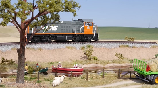İzlemesi Aşırı Keyifli Şeylerde Bugün: İnanılmaz Detaylarıyla Nehir Kenarında Demiryolu Yapımı