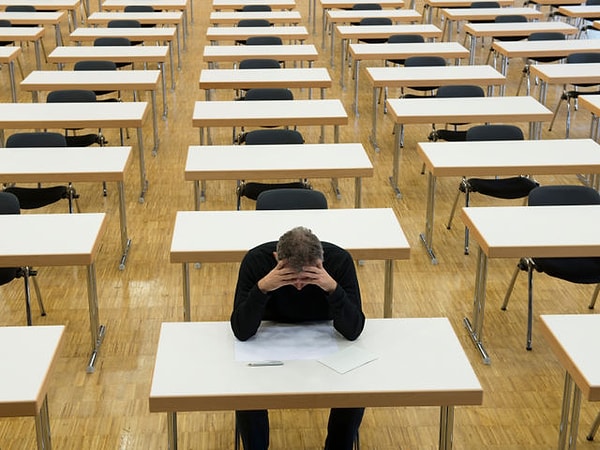 Вы закончили среднюю школу, но отличником там вы точно не были