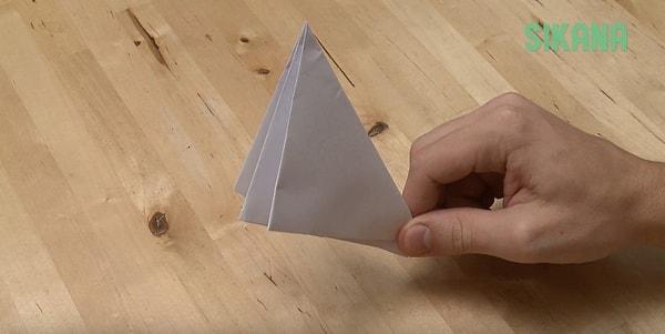 26. Origaminin pek çok örneğini yapabiliyorduk, bunlardan biri de patlatabildiğimiz bu örnekti.
