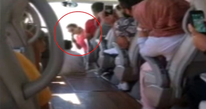 Yeşim Salkım, Şehirlerarası Otobüste Konser Verdi